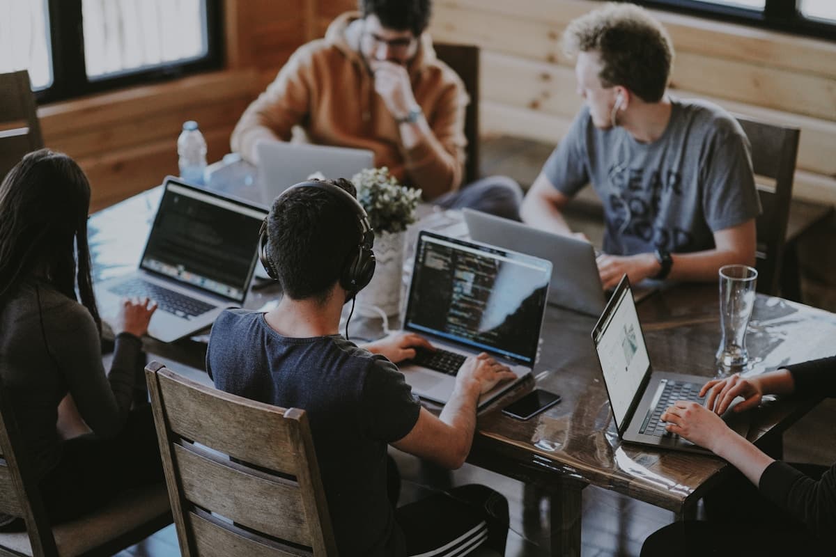Collaborating Effectively in Hybrid & Remote Teams